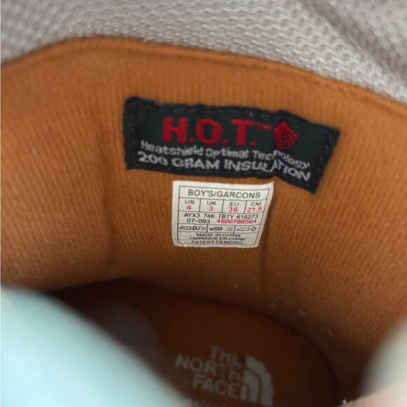 The North Face Garcons Snowboots - Kids Size 4. - Picture 5 of 5